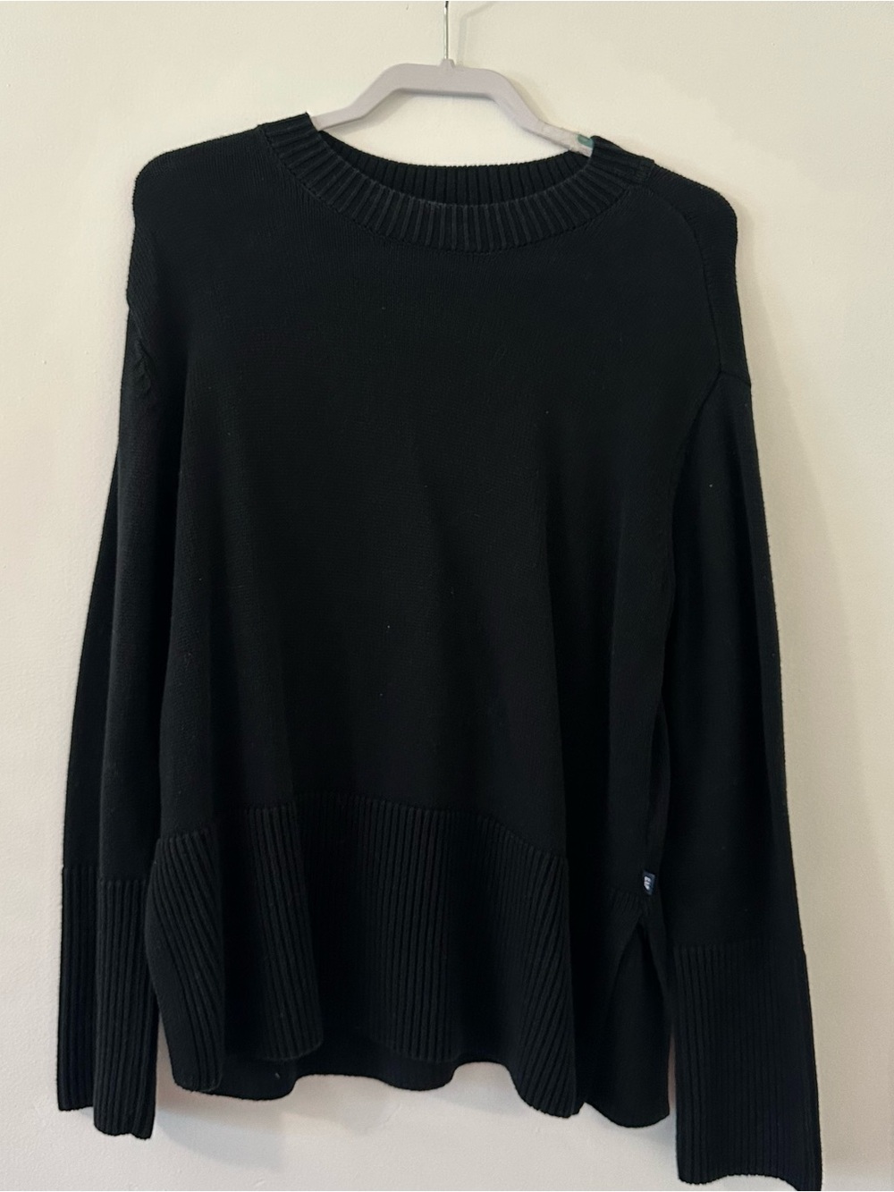 GAP Black Crewneck Ribbed-Hem Sweater